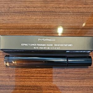 MAC Cosmetics Asphalt Flower Fragrance Blend Roller